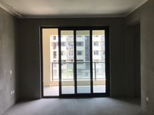 全新白胚,三开间朝南,全亮间,采光好