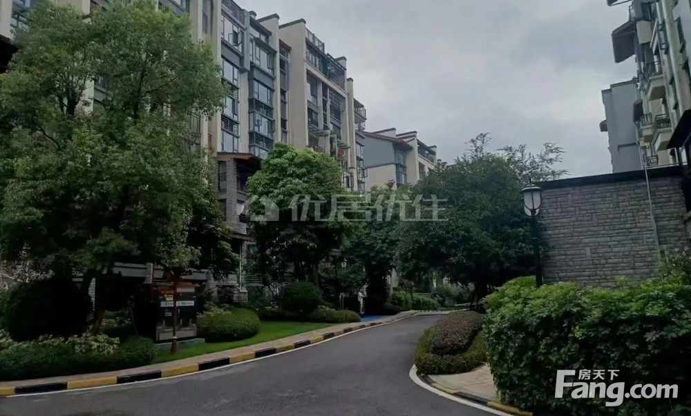 北站旁橘子郡70年产权四房送车位,桂林叠彩区火车始发站彰泰橘子郡