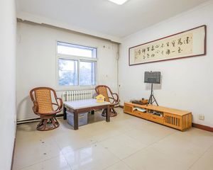 桃园四巷土畜产宿舍 中间层南北通透 对桃园 37中