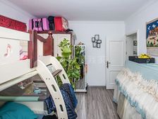 一楼带花园,满五年诚售,位置安静,南北两房,交通便利,采光好