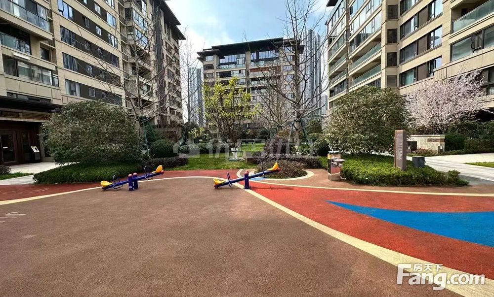 融创九樾府150万元毛坯4居室朝向南北142平