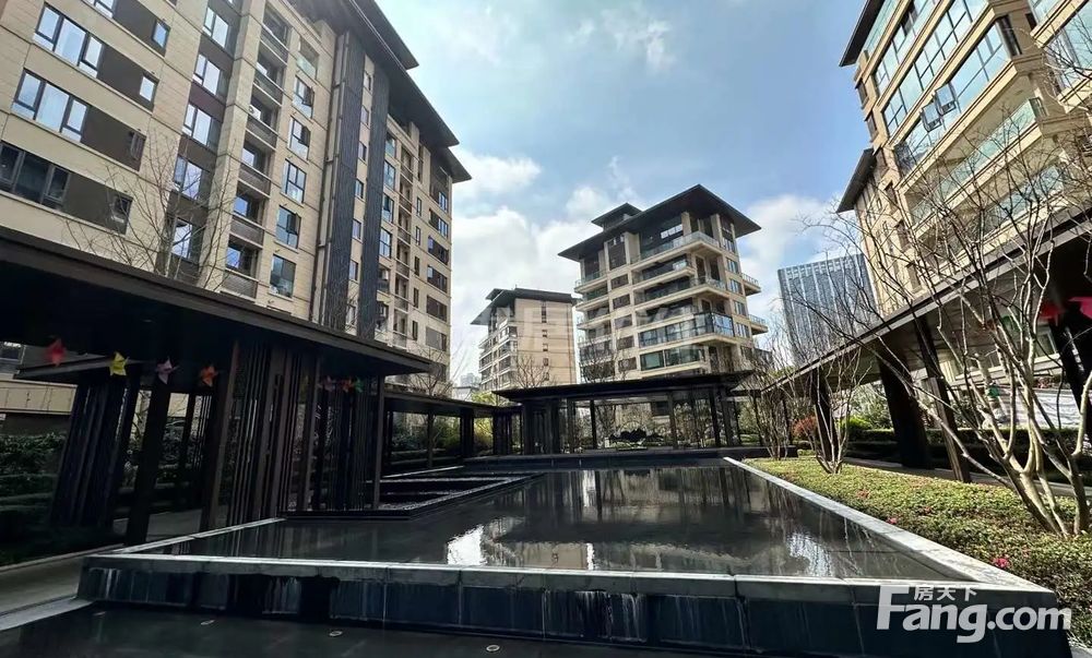 融创九樾府150万元毛坯4居室朝向南北142平