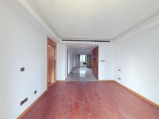 上湖城二期,全新精装4房2卫未入住有地暖,四叶草户型,双阳台