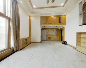 正南都市芳园5室3厅精装修