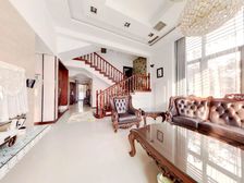 静湖别墅大独栋,花园350平,位置好精装修,业主诚心出售