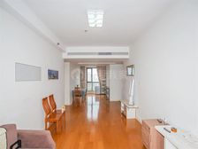 2015年次新,烧天然气,无需购房,3室2卫,户型大气