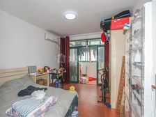 一手满五,不靠高架不靠路,临河位置采光充足,花园旁舒适楼层