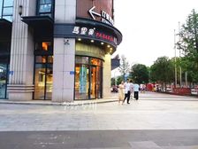 城4万师生,不缺的就是人,马里奥出售 年租金10万