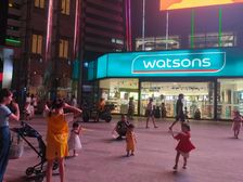 屈臣式 !年租金8万 商场出入口头铺 老板需资金 急售