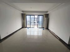 保利领秀前城二组团领秀府5房2厅。精装,拎包入住