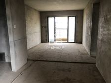 龙光玖珑湖一期4房2厅200万