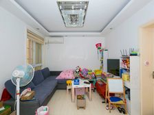 新出精装修拎包入住 房东诚售 税费少 有车位 看房随时