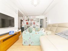 地铁口 南北通透 全明两房出售 满五年税少!