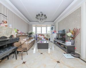 全屋精美装修丨拎包即可入住丨电梯中区楼层丨视野采光都很好!