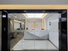 国贸中心680平11隔间东南向双采光家具齐全适合直播律师所等