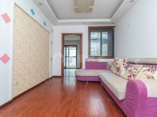 此房是小区在售高楼层一房。视野采光好