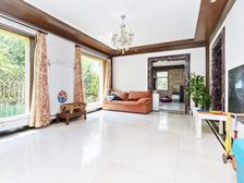 把边独栋,位置好采光好,停车方便,精装修,诚售