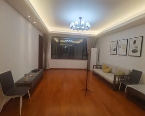 宁兴御府 南北通透四居 精装高层 满五 330万