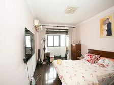 急急急 南北通透采光好 门口8 13号成山路站世博园800米