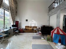 林业新村别墅7房3厅凤岭北中心位置,前后花园停车方便