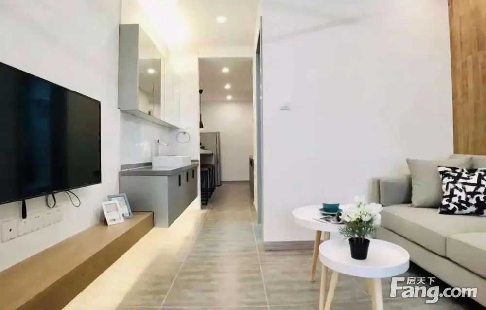 顾戴路，业主婚房首茨出租，出门1号线莲花路，空关 全配有钥匙