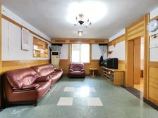 此房中间楼层,大四房边户,看房方便有钥匙随时看