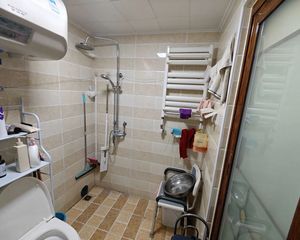 正南青春路六院2室2厅精装修
