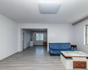 官河公寓 ,近D铁,东边套,南北通 大三房