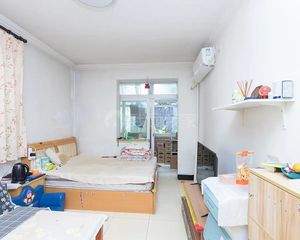 北大地四里小区 东向两居室商品房满五