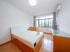 电梯两房,地铁边,精装修拎包入住,不靠马路