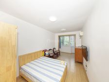 新挂牌:佳宝四村中间楼层一房,位置好,近九号线,看房钥匙