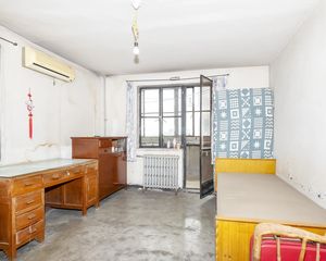 东南向三居室 紧邻地铁300米 采光视野