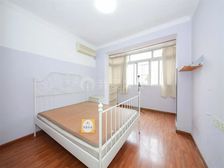 新出南北边套两房,诚意出售,看房方便