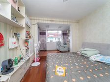 室内小两房 装修好位置好 正南看河畔 采光强 看房方便