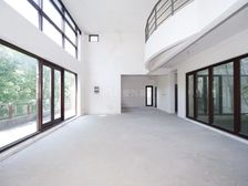 靠高尔夫球场 大院子 户型方正 诚心急售