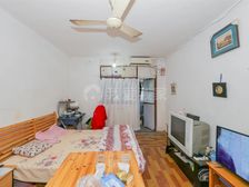 小区花园位置,中间楼层,一梯三户,看房有钥匙,南户采光户型