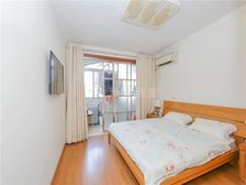 新上电梯两房 精装修看房方便 小区花园位置 诚意出售