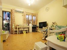 一层下跃户型,两层都在地上,精装修,近地铁,价格可商量