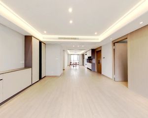 鼓楼边上,楼层好,视野宽阔,采光充足