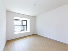 金新滟澜湖 3室2厅 毛坯