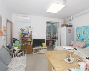 房山区窦店田家园一区1室1厅。小户型精装修业主急售