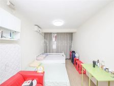 精装修带地暖,租金5000+,可直接拎包入住,中间楼层。