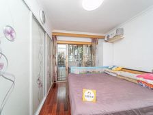 低楼层!朝南三室户!满五年,精装修,诚意出售!