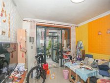 (店长力荐)一楼带大院,带装修,拎包住,一手动迁,税费少