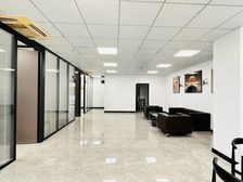 房东直租!水街利时商务大厦182平三隔间独立空调 带全套家具