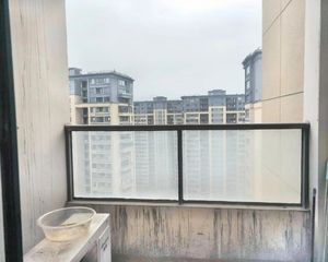 急急急!野风秋雅E户型赠送28方!房东现在急卖!满五 !
