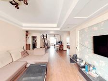 四室跃层带大露台,带,带合格租的车位,户型很