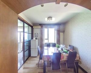 先锋公寓 3室1厅 精装修