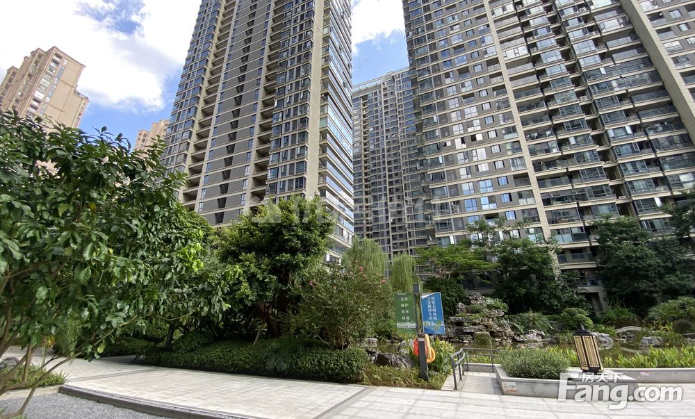 毛坯 520万元 满两年 绿城春江明月 电梯房 5室 232