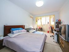 黄浦江边 中间楼层 一房一厅